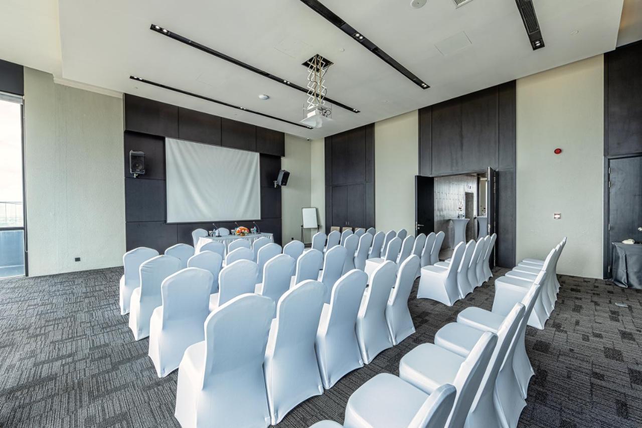 Luxcity Hotel & Apartment Phnom Penh Bagian luar foto