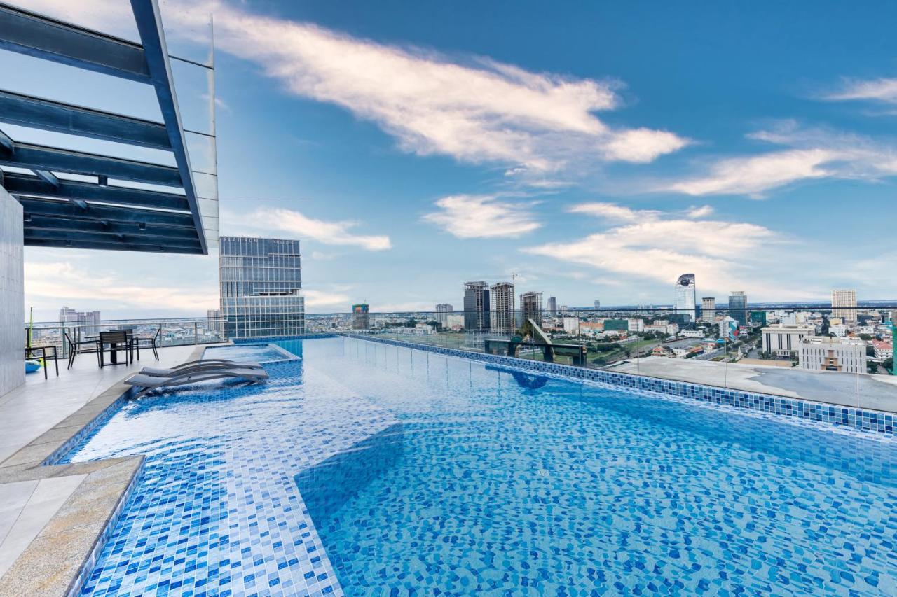 Luxcity Hotel & Apartment Phnom Penh Bagian luar foto