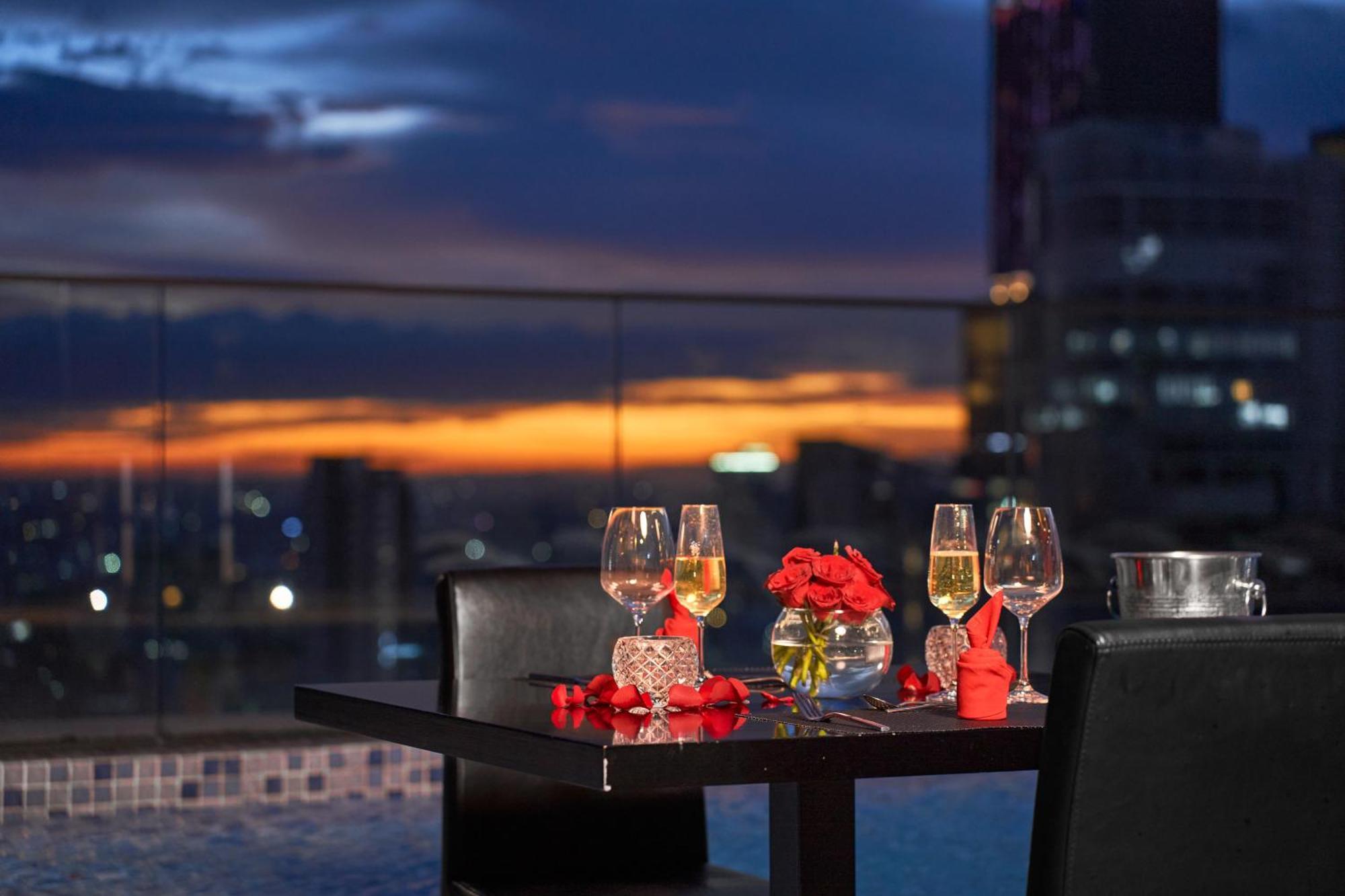 Luxcity Hotel & Apartment Phnom Penh Bagian luar foto