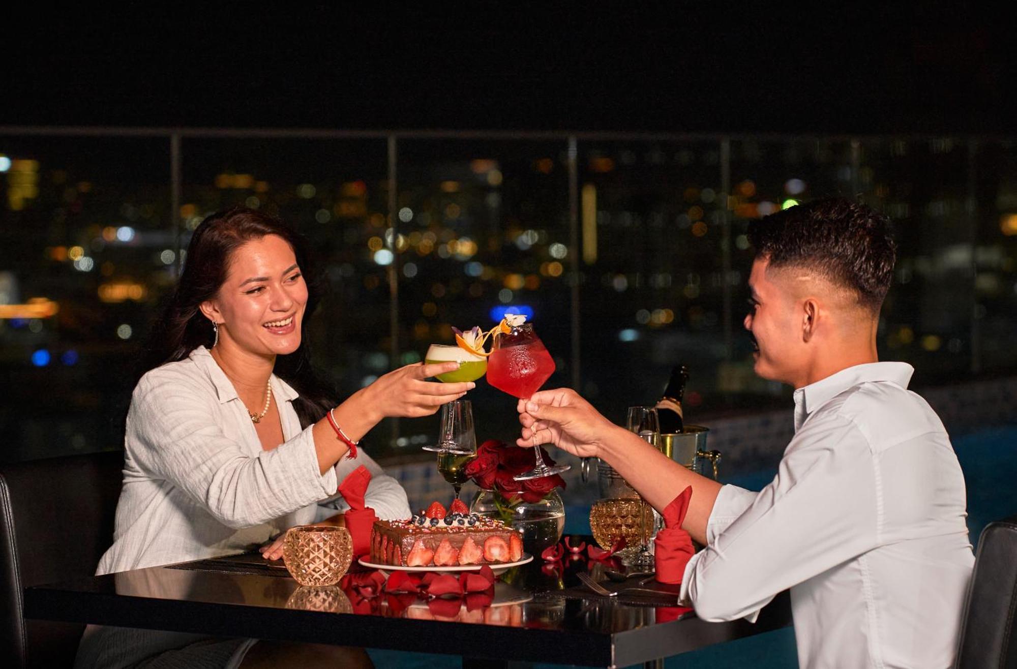 Luxcity Hotel & Apartment Phnom Penh Bagian luar foto