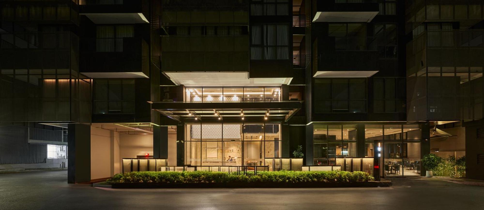 Luxcity Hotel & Apartment Phnom Penh Bagian luar foto