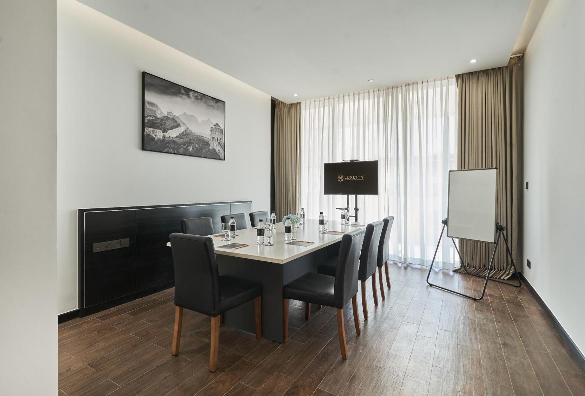 Luxcity Hotel & Apartment Phnom Penh Bagian luar foto