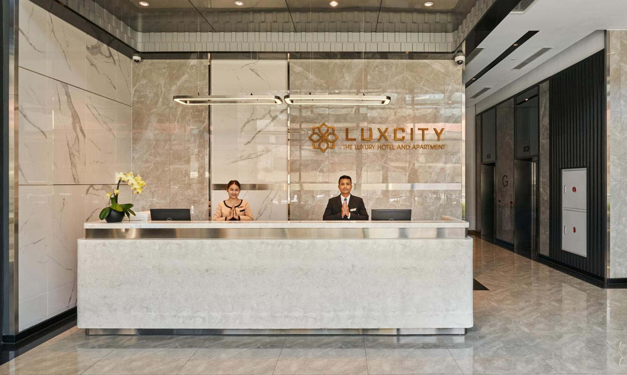 Luxcity Hotel & Apartment Phnom Penh Bagian luar foto