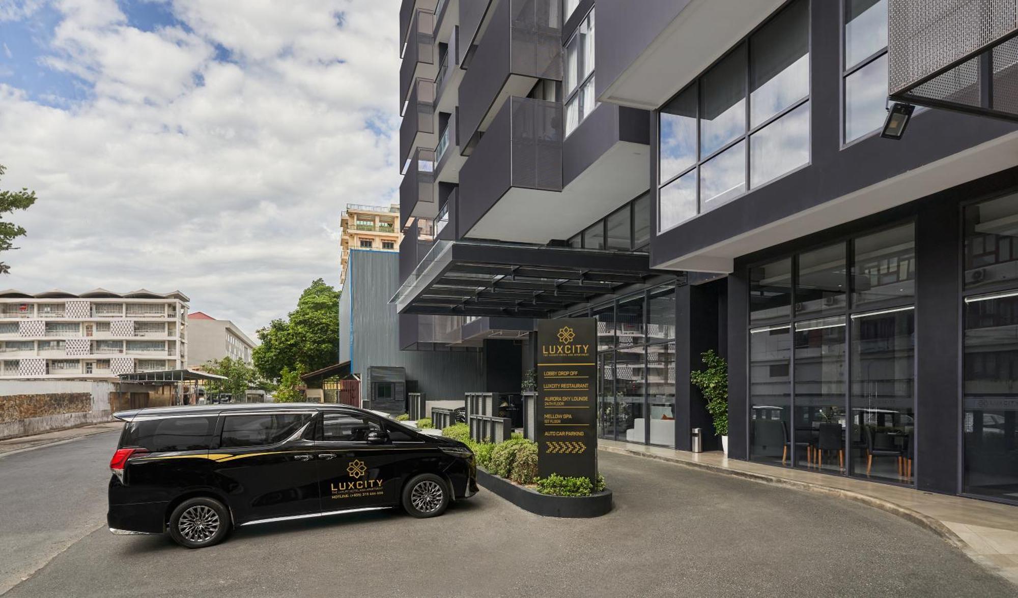 Luxcity Hotel & Apartment Phnom Penh Bagian luar foto