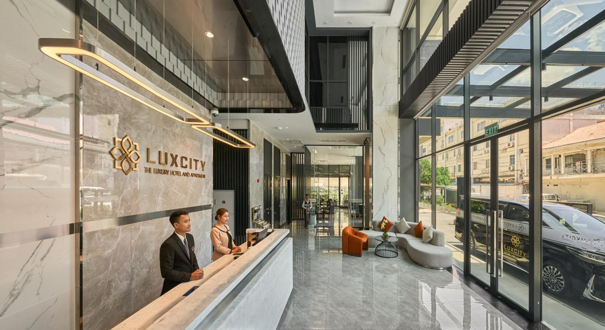 Luxcity Hotel & Apartment Phnom Penh Bagian luar foto