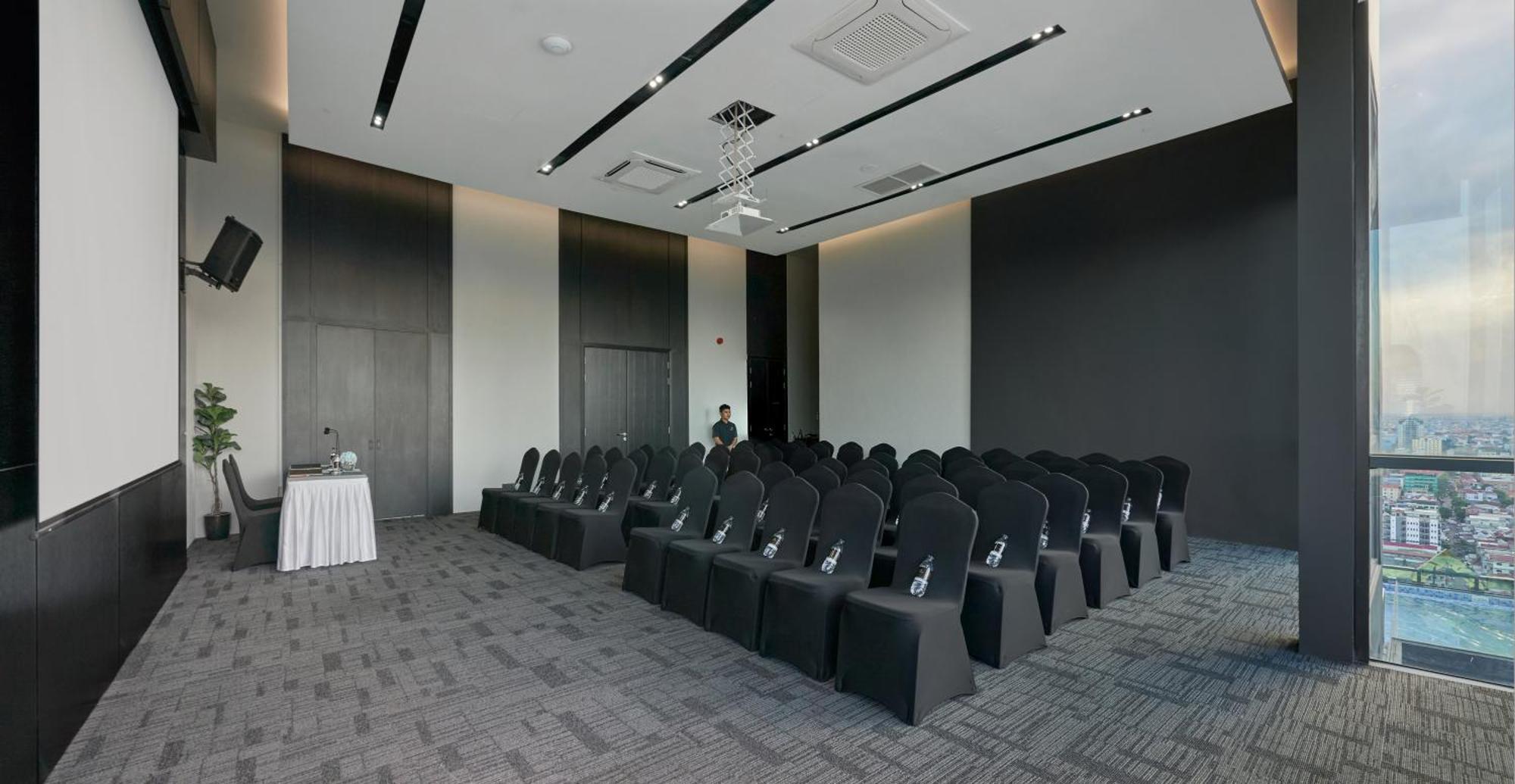Luxcity Hotel & Apartment Phnom Penh Bagian luar foto