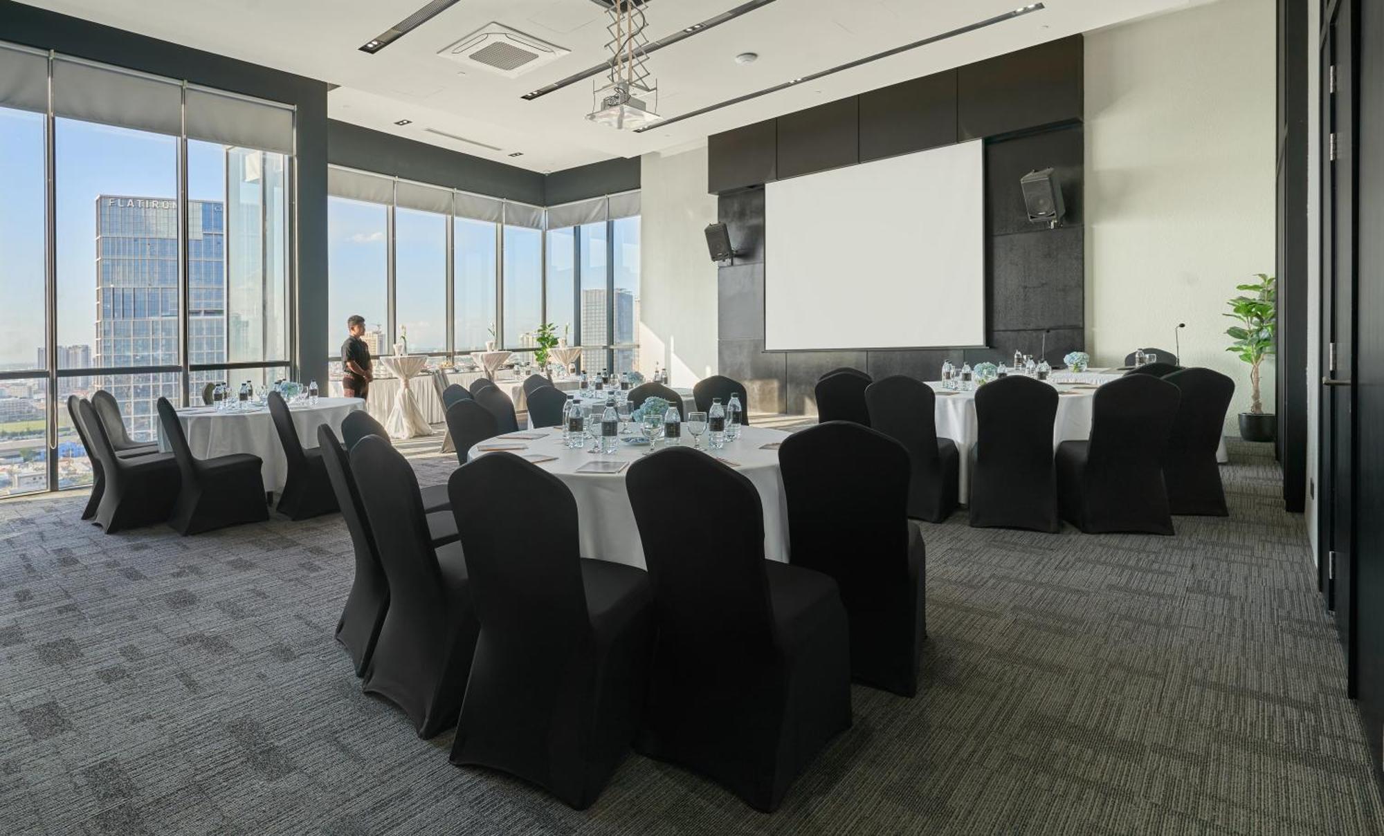 Luxcity Hotel & Apartment Phnom Penh Bagian luar foto