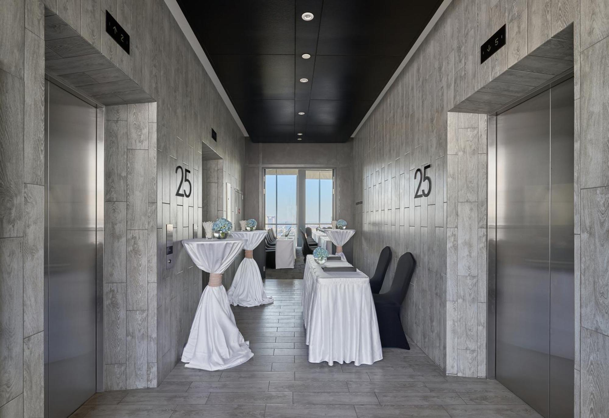 Luxcity Hotel & Apartment Phnom Penh Bagian luar foto