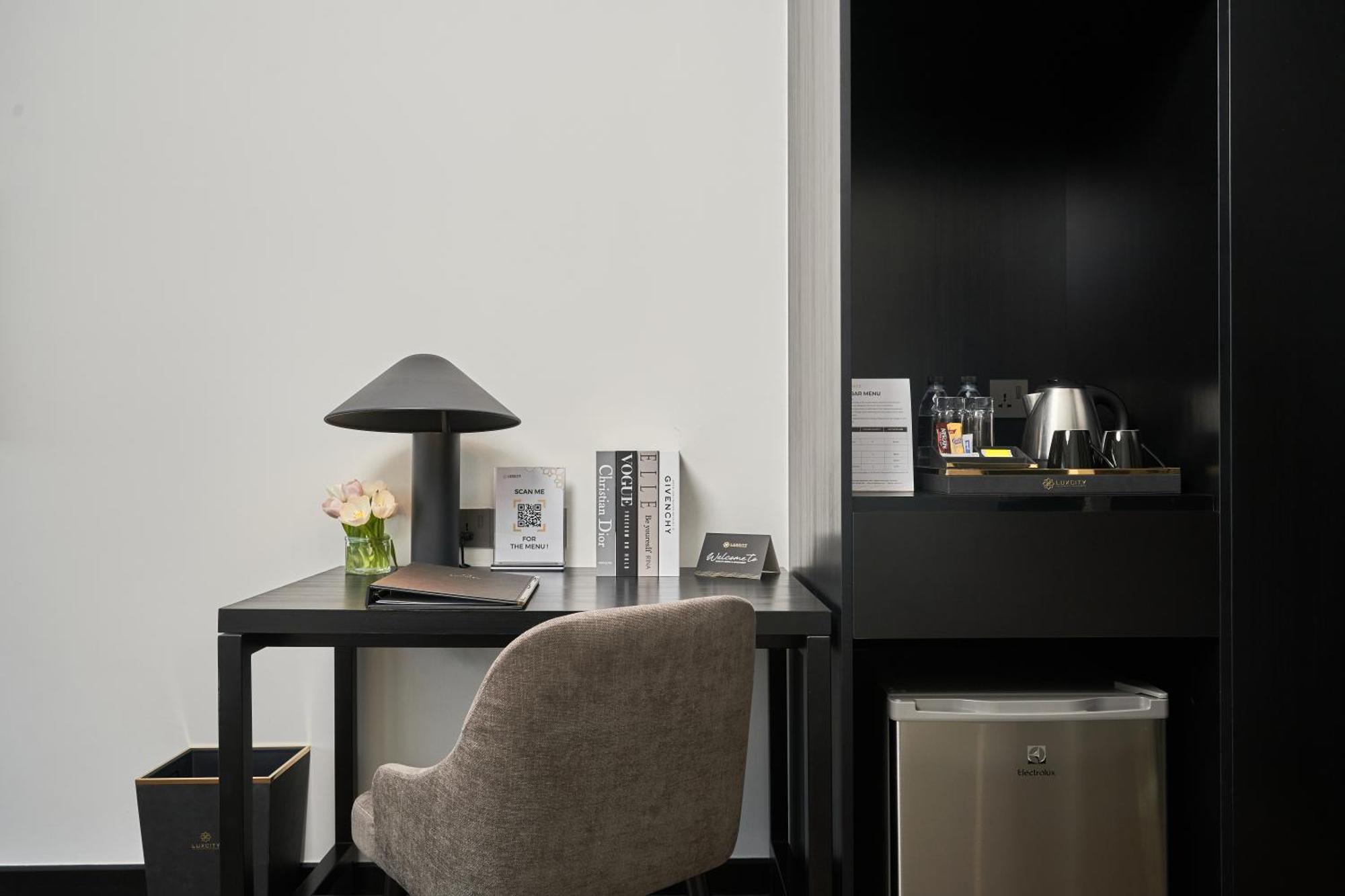 Luxcity Hotel & Apartment Phnom Penh Bagian luar foto