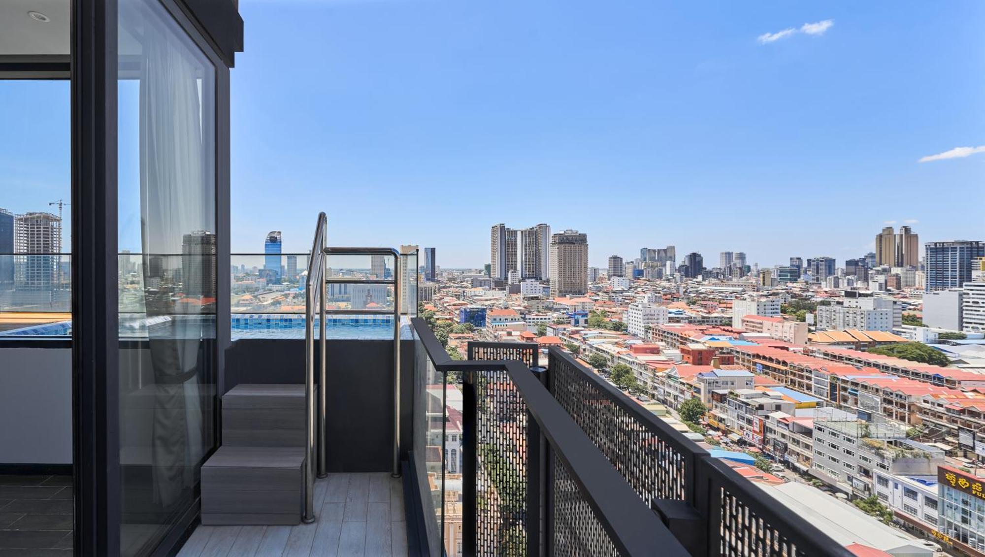 Luxcity Hotel & Apartment Phnom Penh Bagian luar foto