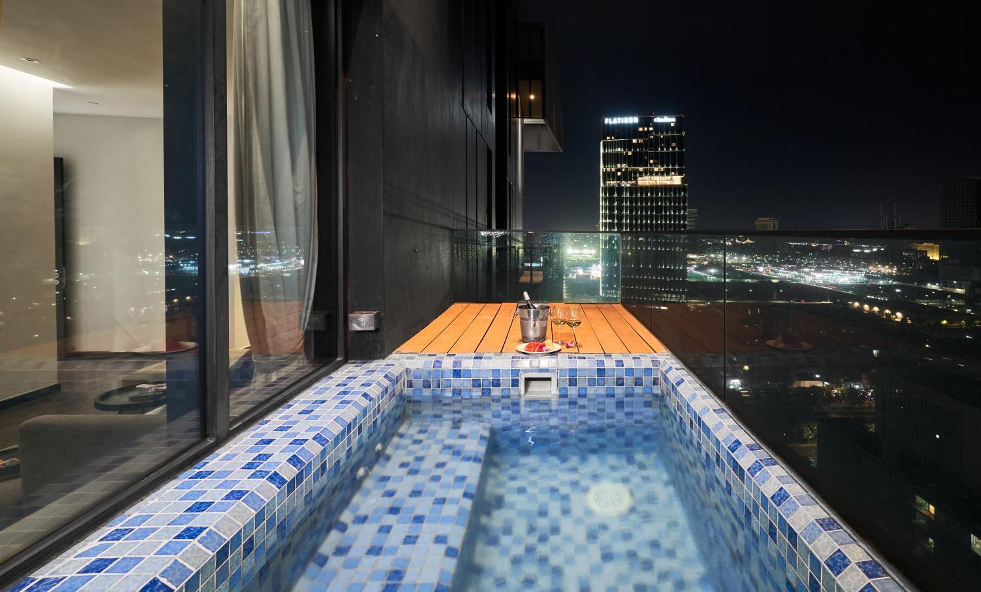 Luxcity Hotel & Apartment Phnom Penh Bagian luar foto