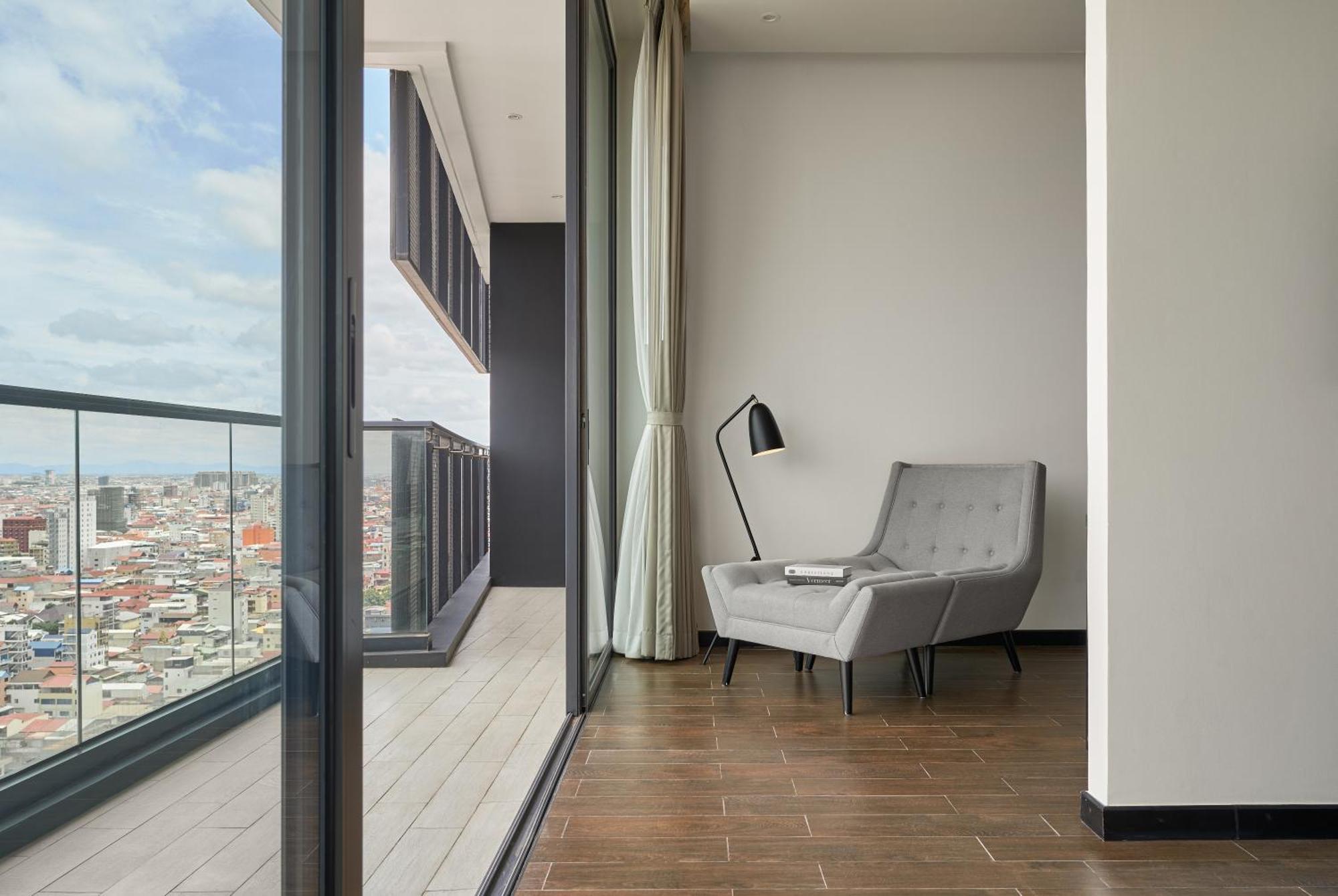 Luxcity Hotel & Apartment Phnom Penh Bagian luar foto