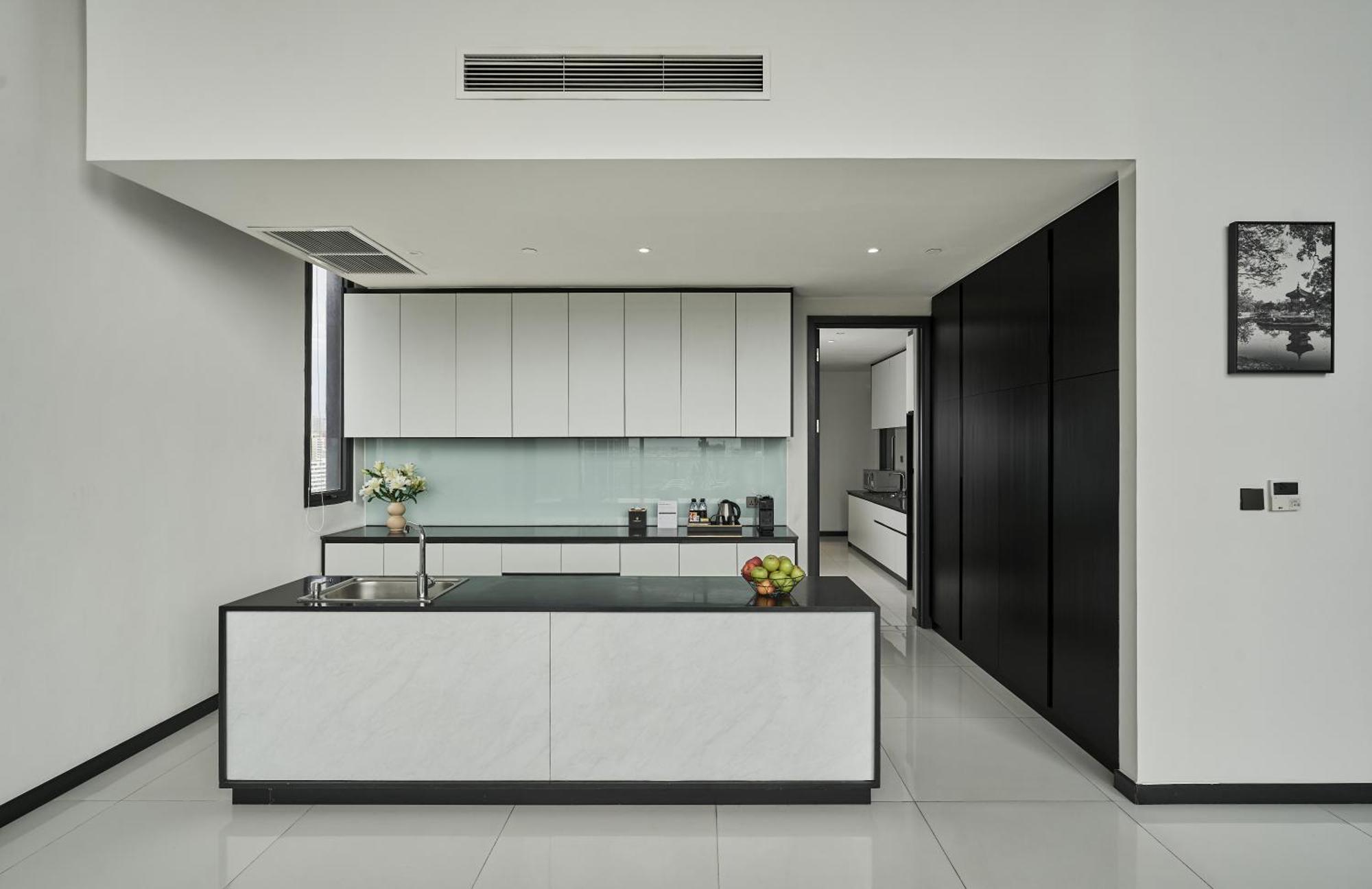 Luxcity Hotel & Apartment Phnom Penh Bagian luar foto
