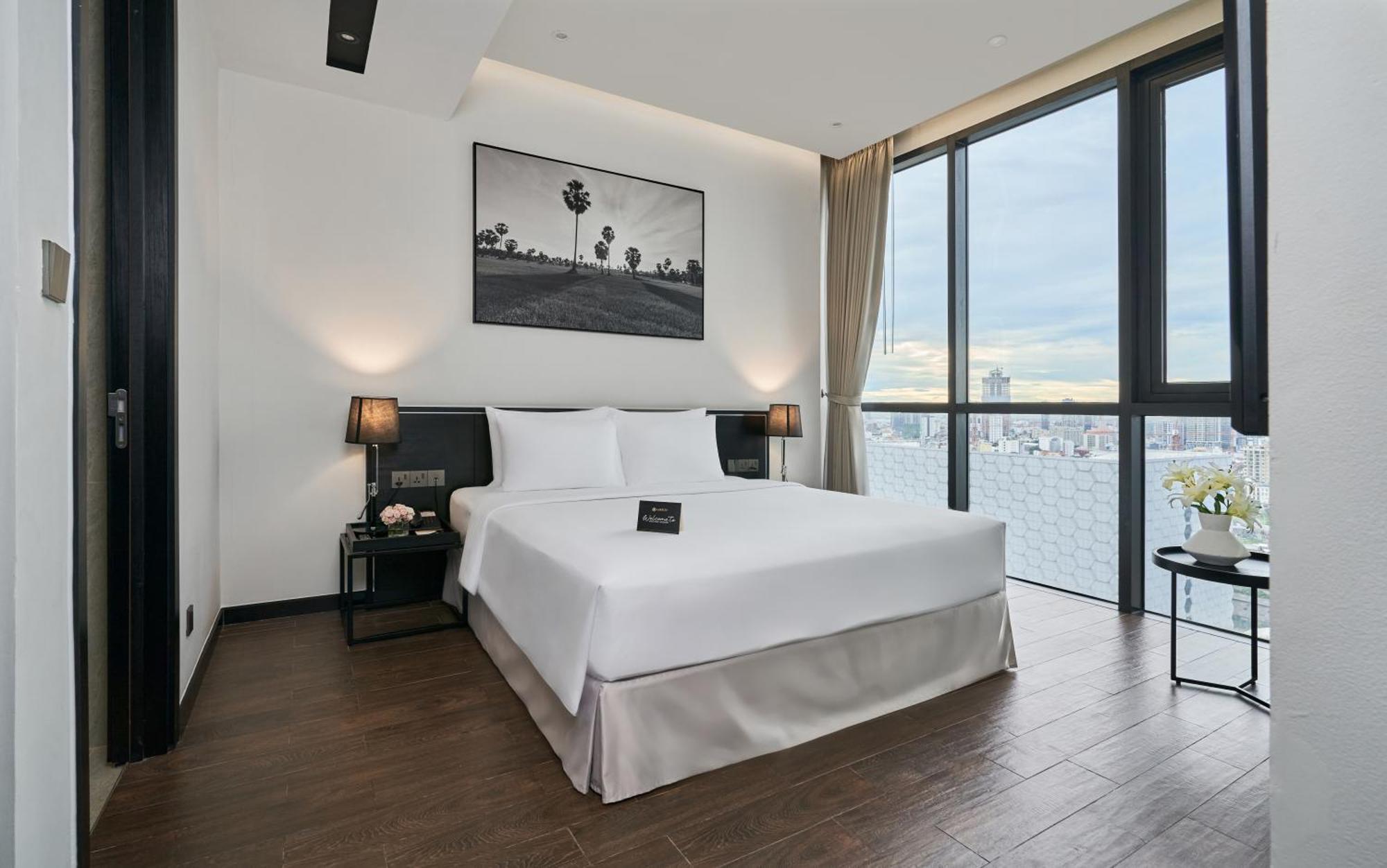 Luxcity Hotel & Apartment Phnom Penh Bagian luar foto