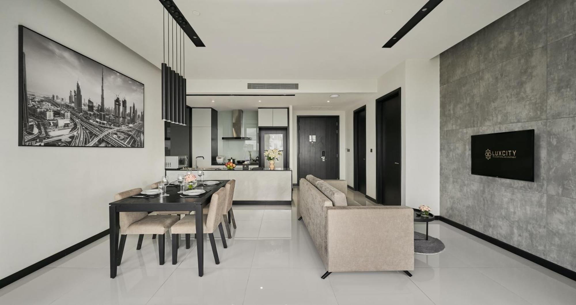 Luxcity Hotel & Apartment Phnom Penh Bagian luar foto