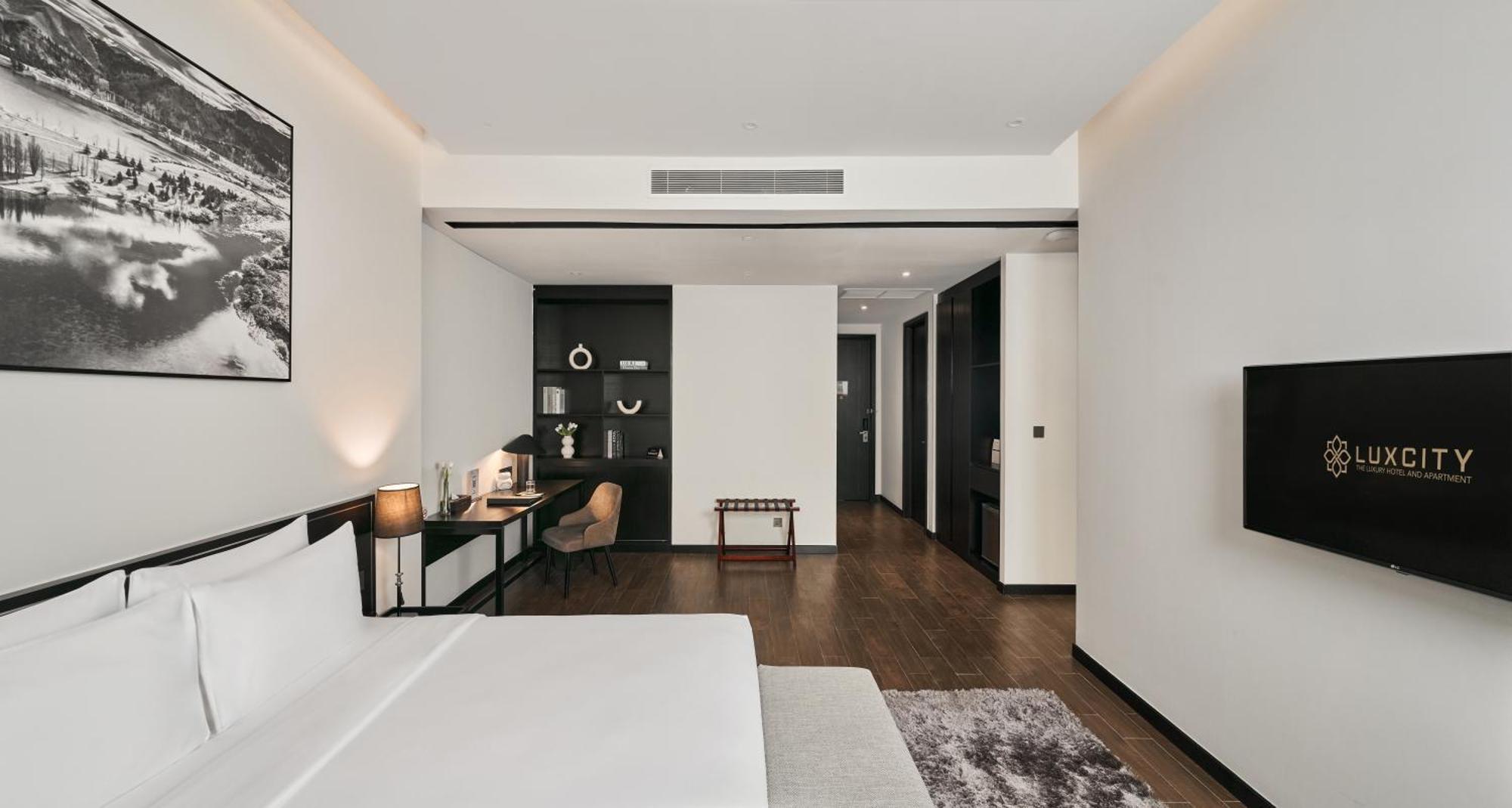 Luxcity Hotel & Apartment Phnom Penh Bagian luar foto