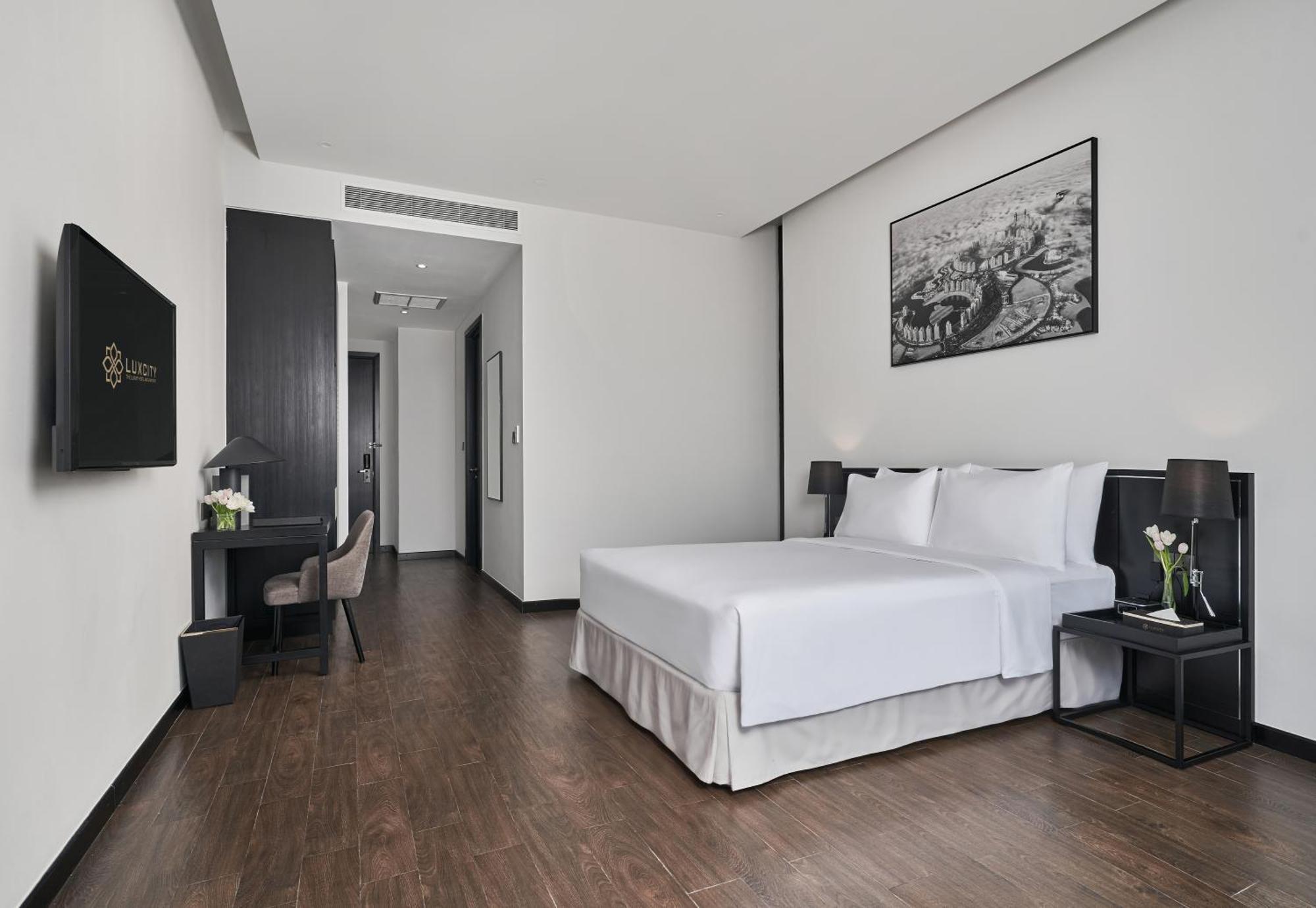 Luxcity Hotel & Apartment Phnom Penh Bagian luar foto