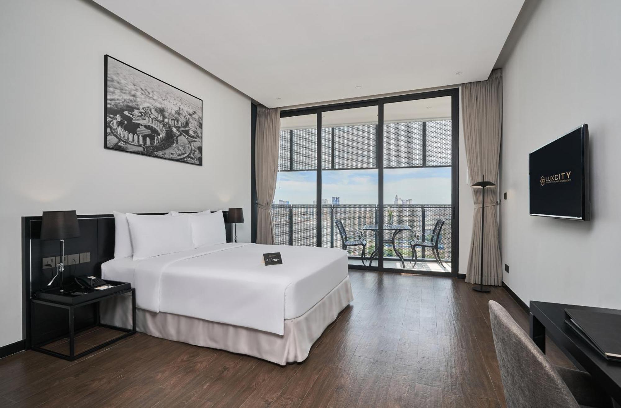 Luxcity Hotel & Apartment Phnom Penh Bagian luar foto