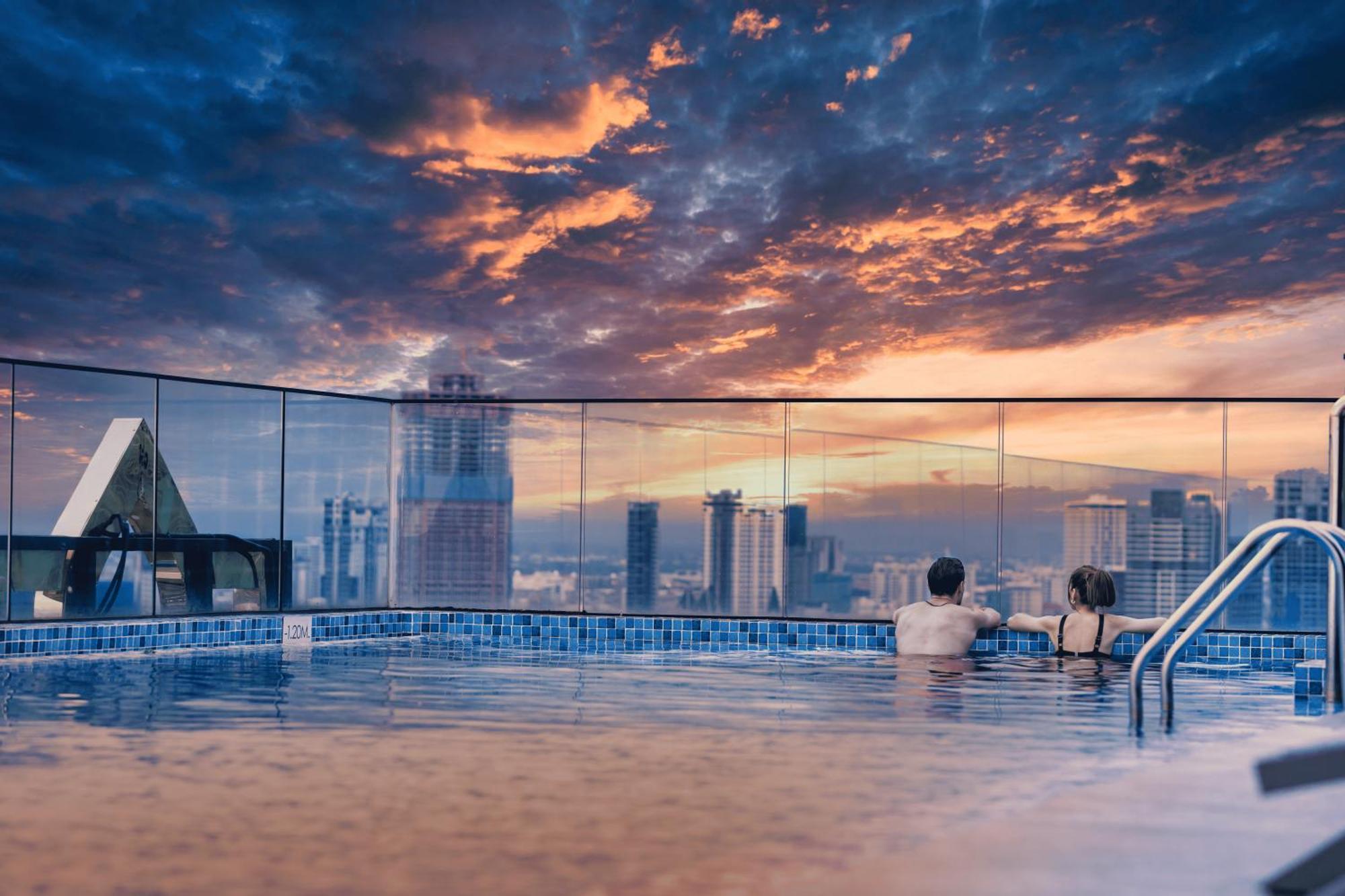 Luxcity Hotel & Apartment Phnom Penh Bagian luar foto